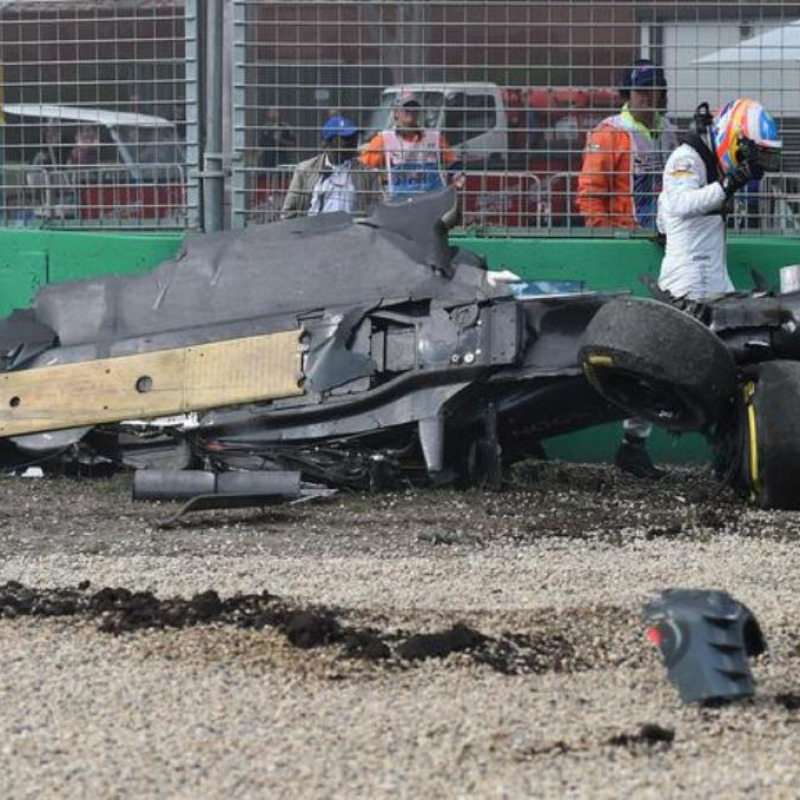 La McLaren di Alonso dopo lo schianto