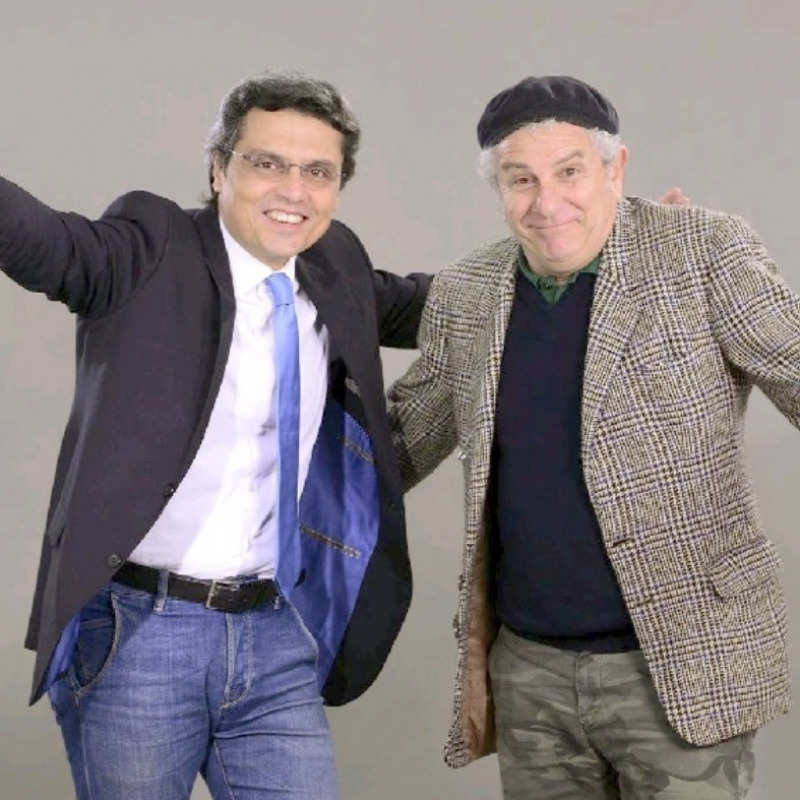 Il conduttore dello spettacolo Salvo La Rosa con l’attore Enrico Guarneri, in arte Litterio