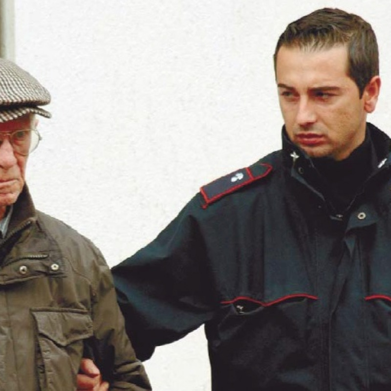 Il momento dell'arresto di Gregorio Agrigento e, a destra, Mario Marchese