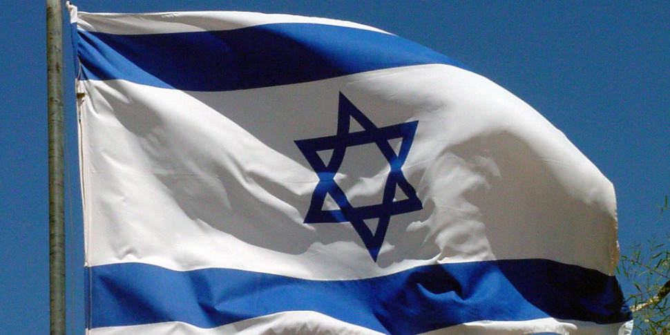 https://assets.gds.it/2016/05/israele-bandiera1-970x485.jpg