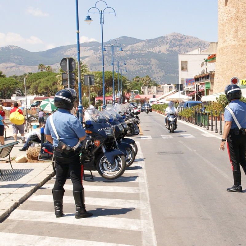 I controlli dei carabinieri a Mondello