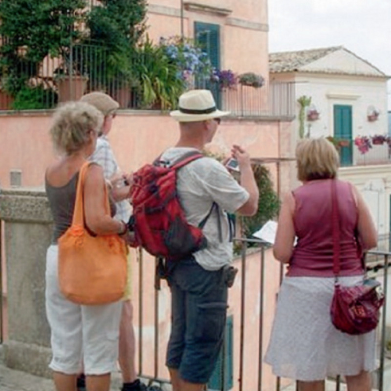 Turisti in corso Mazzini