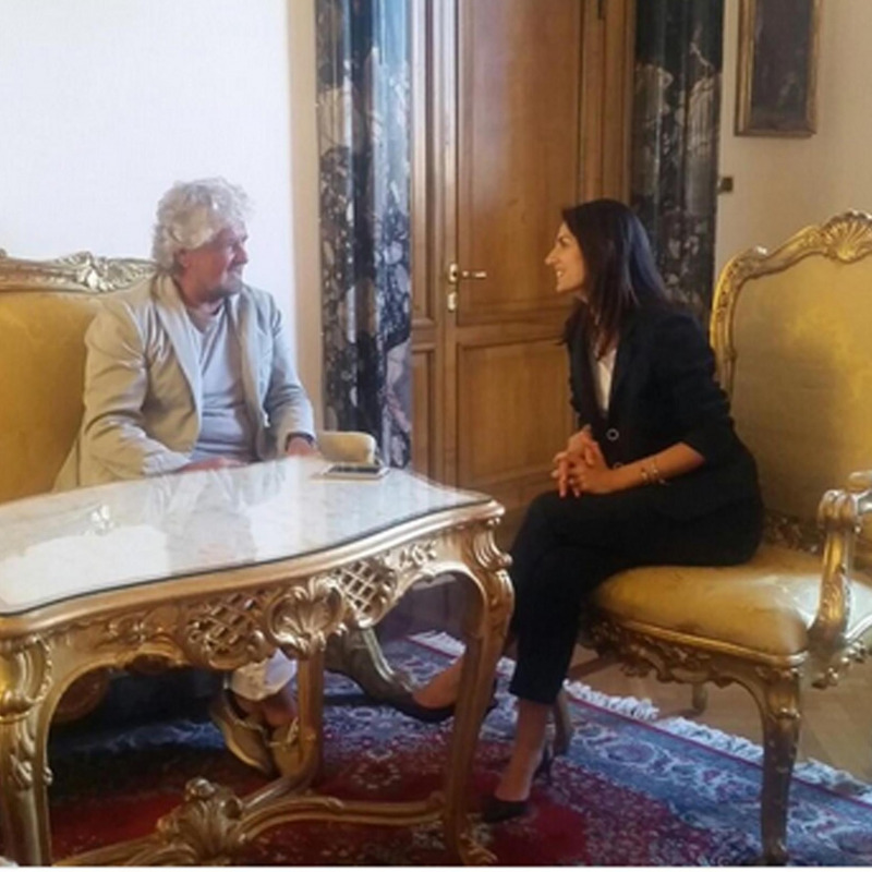 Virginia Raggi e Beppe Grillo durante l'incontro a Roma