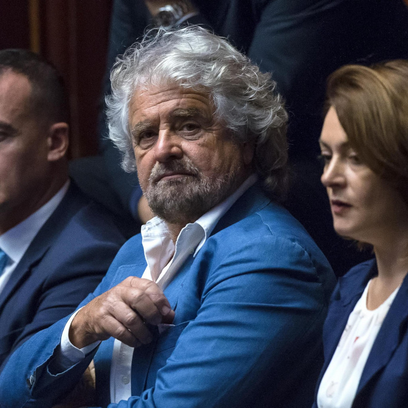 Il leader del M5S, Beppe Grillo in tribuna alla Camera