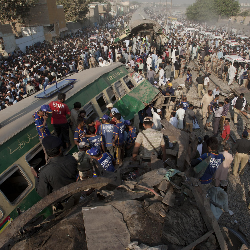 Scontro fra due treni in Pakistan - Fonte Ansa