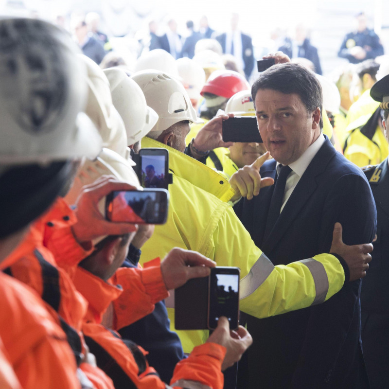Renzi durante la visita a Caltanissetta (foto Rita Cinardi)