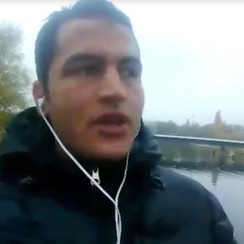 Un fermo immagine del video di Anis Amri prima dell'attentato