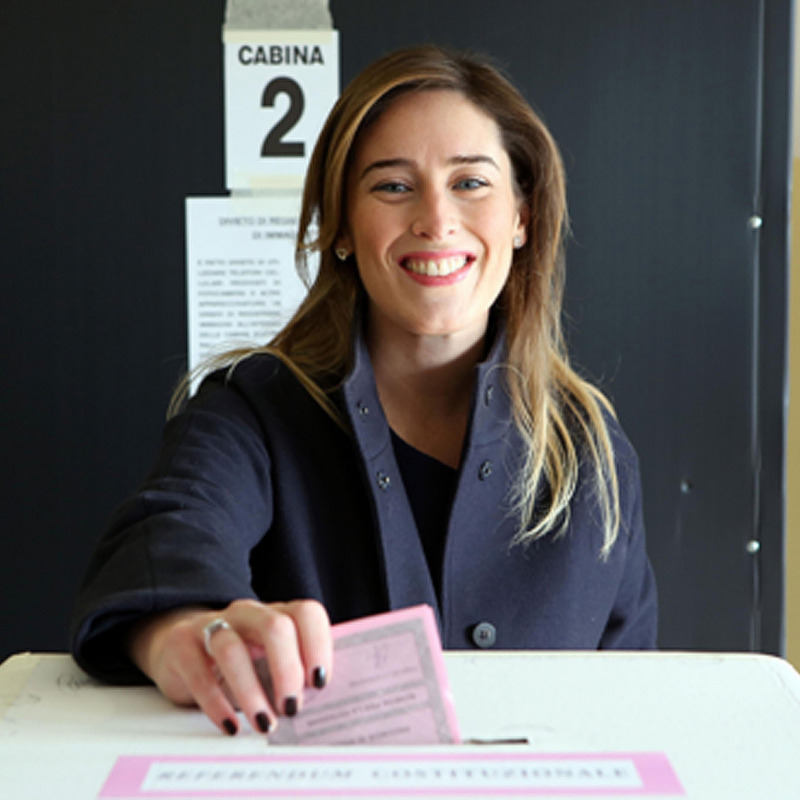 Il ministro delle Riforme costituzionali Maria Elena Boschi vota per il Referendum Costituzionale