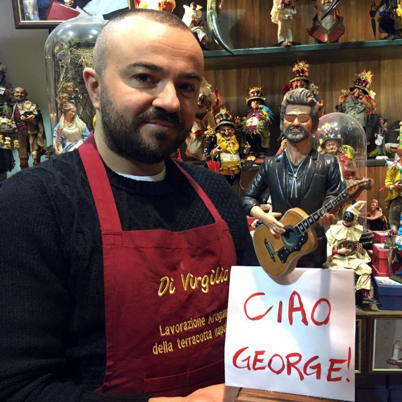 Genny Di Virgilio con la statuetta dedicata a George Michael