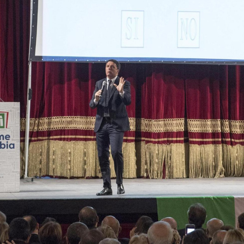 L'intervento di Renzi al Politeama di Palermo (foto Gullà)