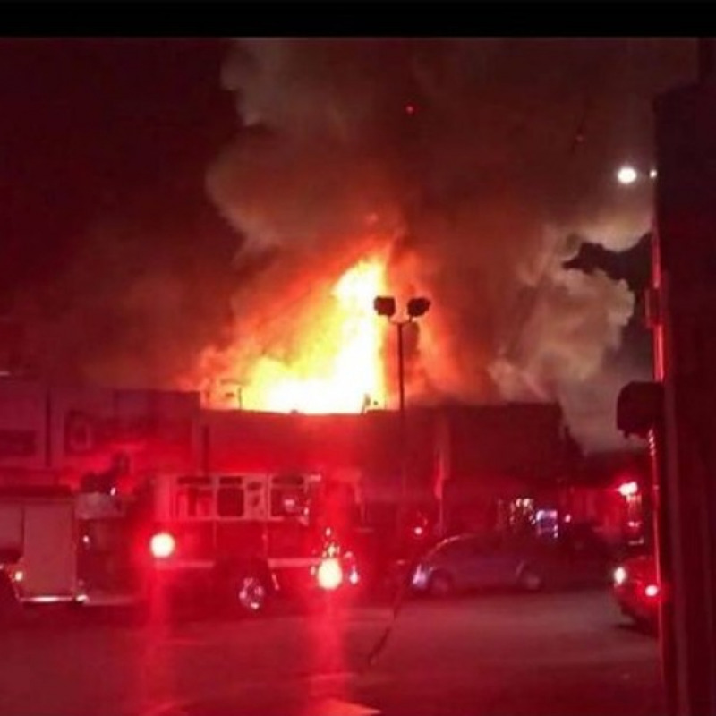 Un'immagine dell'incendio divampato ad Oakland