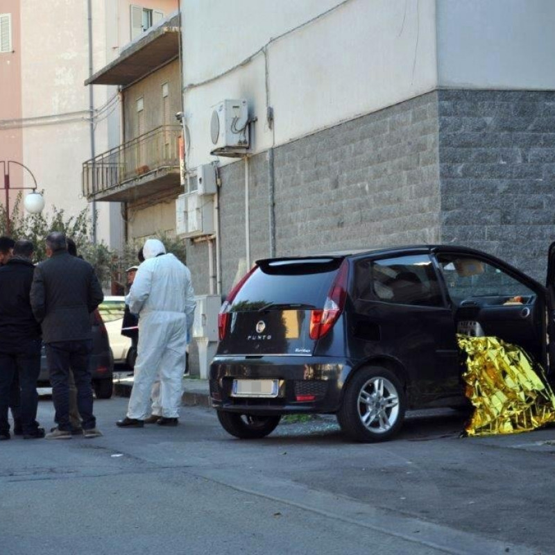 Il corpo di Aldo Panarello in auto subito dopo il delitto a Lentini