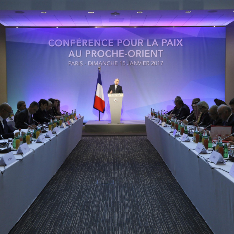 Il ministro degli esteri francese, Jean-Marc Ayrault, apre la Conferenza