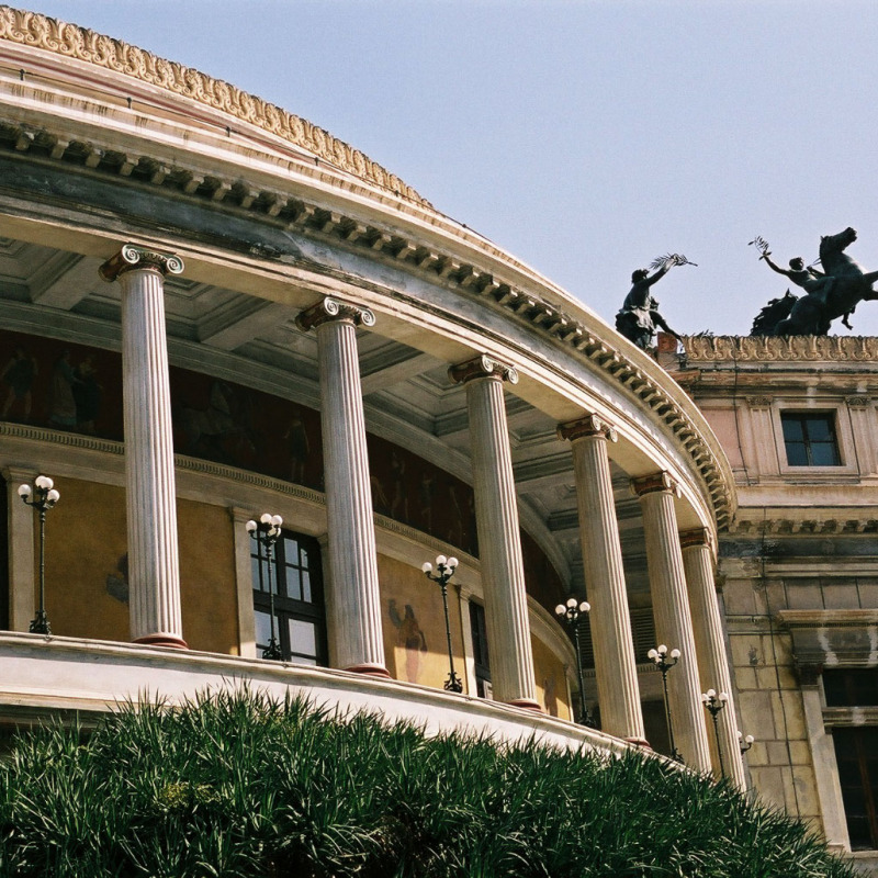 Il teatro Politeama visitabile tutti i giorni dalle 10 alle 14