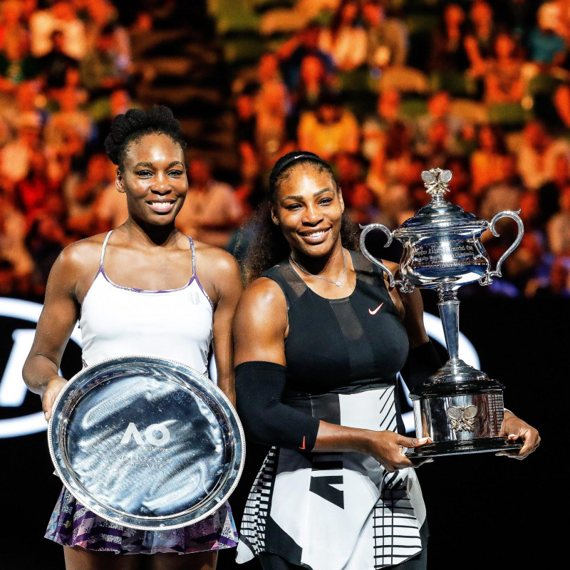 Serena Williams supera in finale la sorella e vince gli Open d'Australia -  Giornale di Sicilia