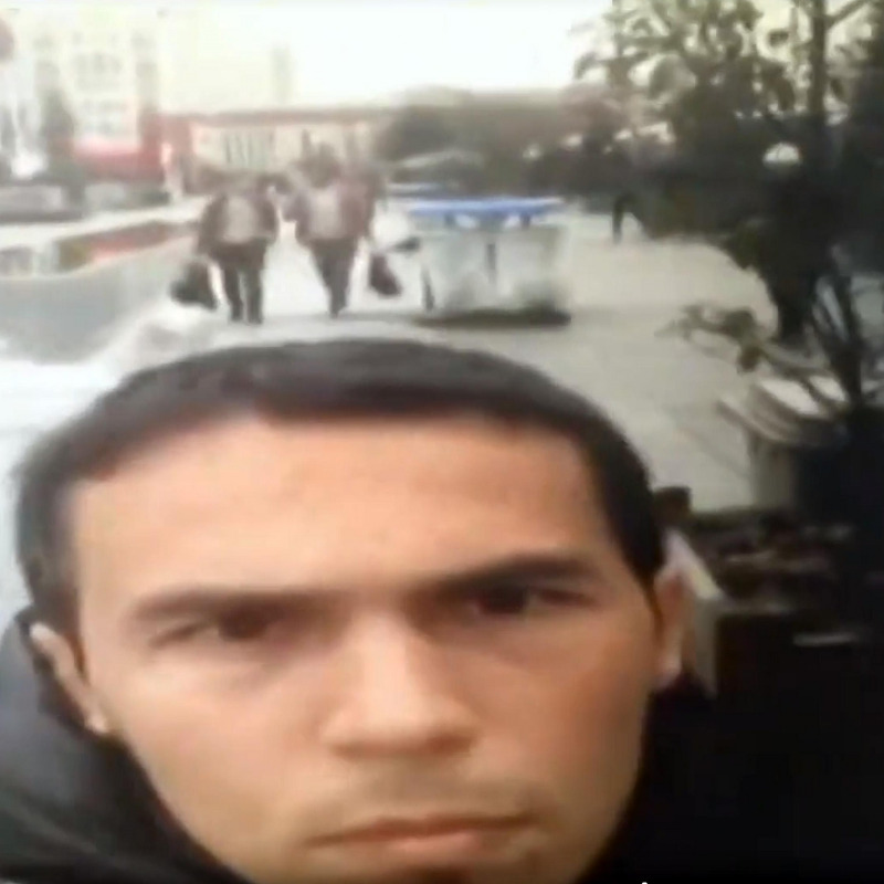 Un frame dal video-selfie del presunto attentatore di Istanbul, diffuso dai media turchi