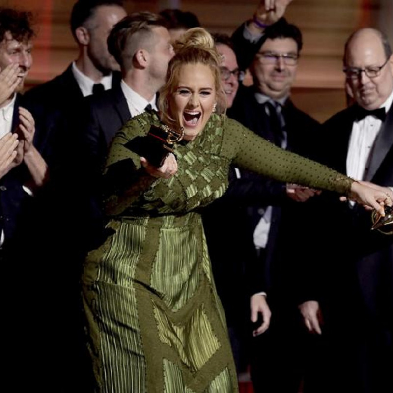 Adele premiata ai Grammy Awards 2017