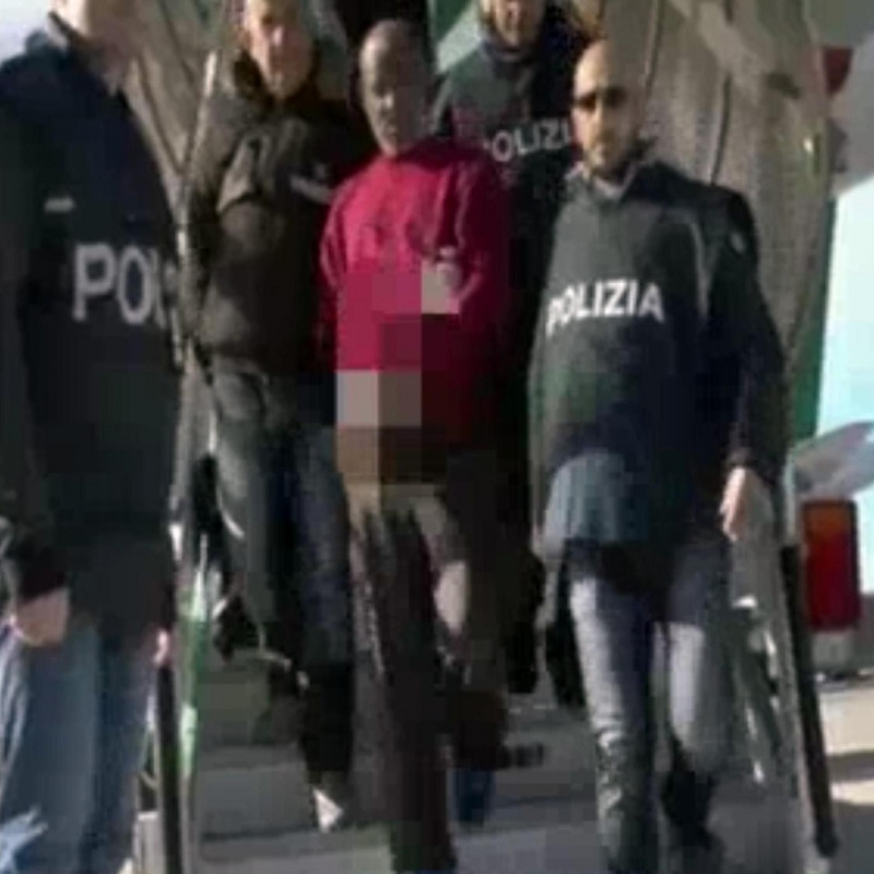 Un fermo immagine tratto da un video della polizia mostra l'eritreo Fitiwi Negash, estradato dalla Germania in Italia - Ansa
