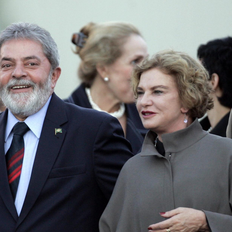 L'ex presidente del Brasile, Lula e la moglie Leticia - Ansa