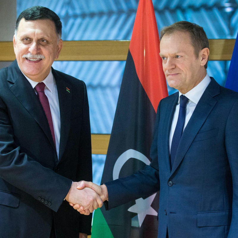 Donald Tusk dopo l'incontro col premier libico Fayez al Serraj
