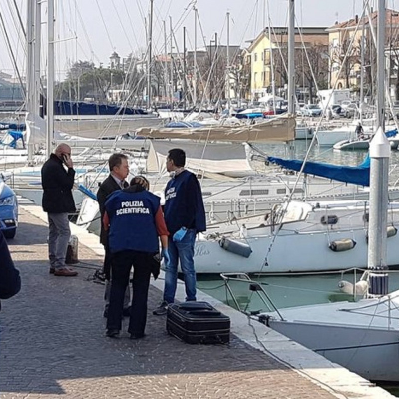 La polizia al porto di Rimini (foto tratta da ilrestodelcarlino.it)