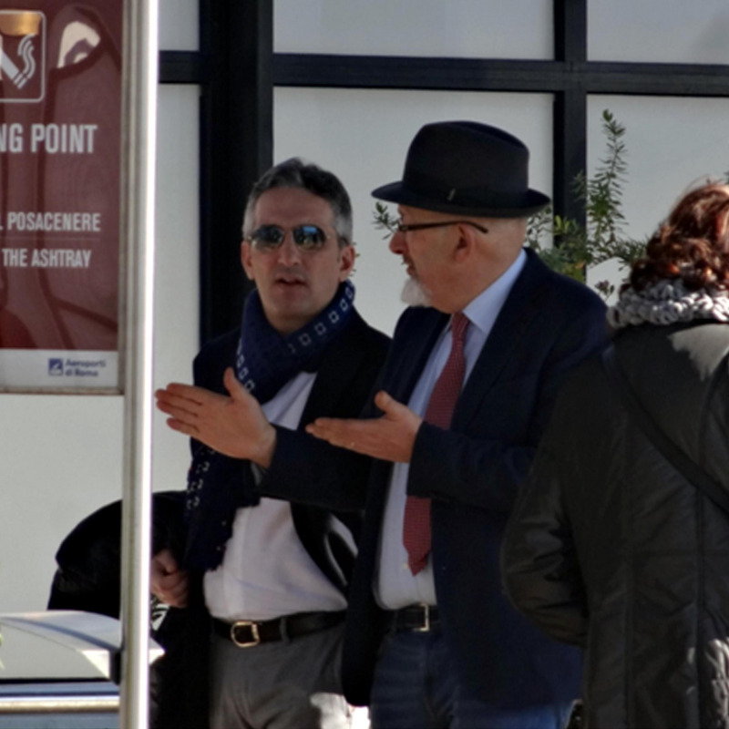 Tiziano Renzi con Alessandro Comparetto, all'aeroporto di Fiumicino