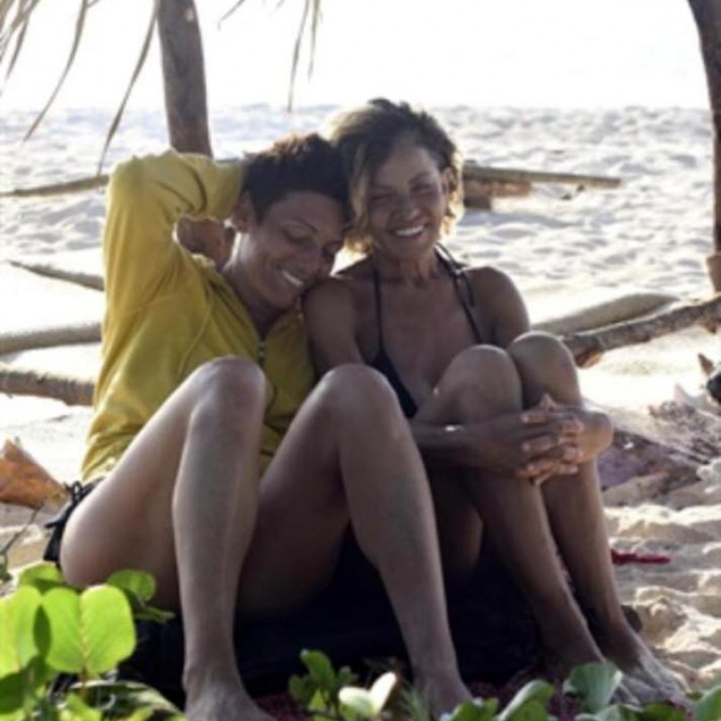 Eva Grimaldi fa coming out all'Isola dei Famosi e rivela la storia con Imma Battaglia