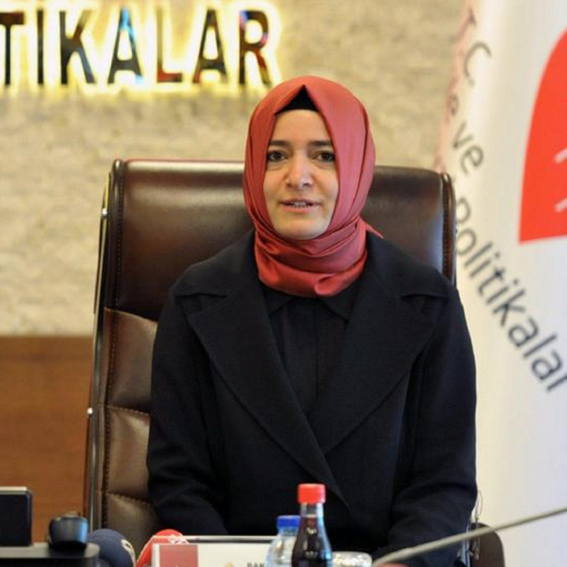 La ministra turca Fatma Betul Sayan Kaya