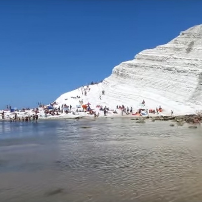 Turisti alla Scala dei Turchi