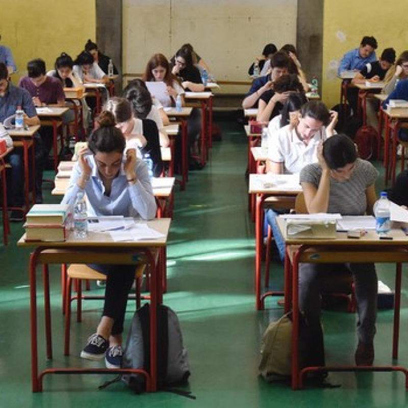 Gli studenti si preparano alle prove scritte di italiano per gli esami di maturità al liceo classico Michelangiolo a Firenze, 22 Giugno 2016