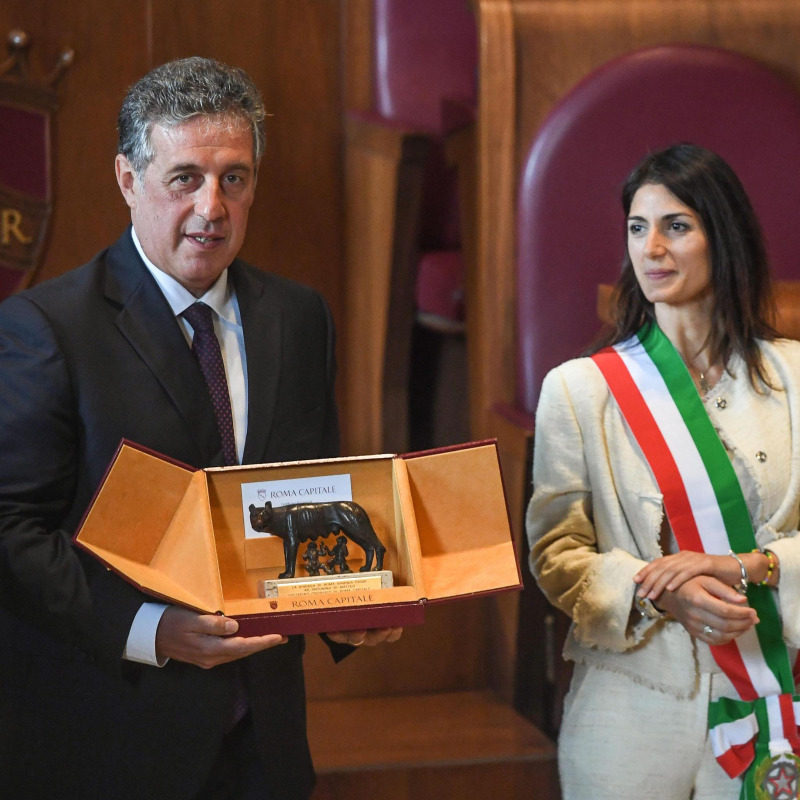 Il sindaco Virginia Raggi conferisce la cittadinanza onoraria di Roma al magistrato Nino Di Matteo - Ansa