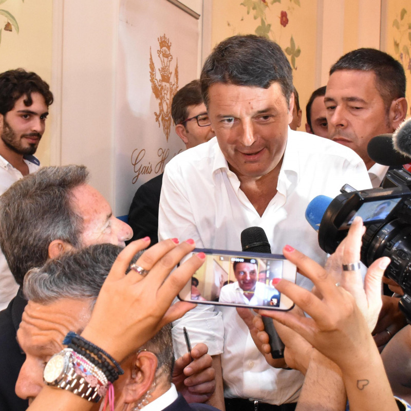 Il segretario del Partito Democratico, Matteo Renzi, in Sicilia - Ansa