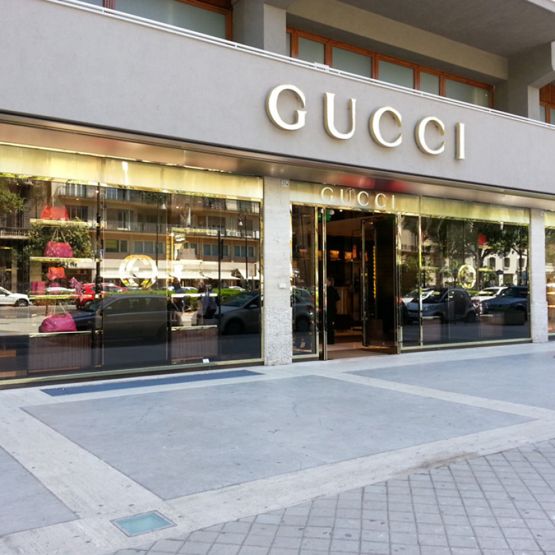 Una foto della tentata rapina alla boutique Gucci del 24 maggio scorso