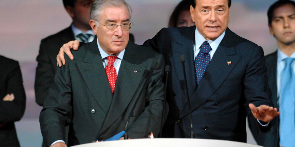 https://assets.gds.it/2017/10/marcello-dell-utri-silvio-berlusconi-970x485.jpg