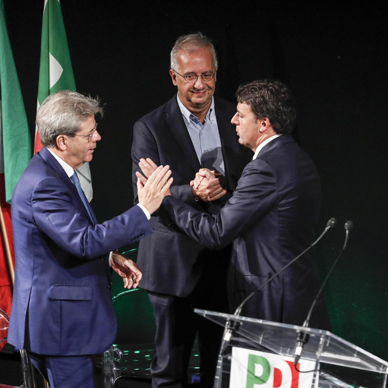 Il presidente del Consiglio Paolo Gentiloni (s), Walter Veltroni e Matteo Renzi al decennale del Pd