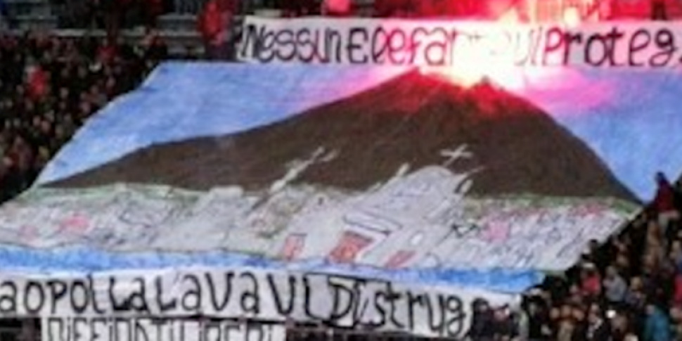 https://assets.gds.it/2017/10/striscione-reggina-catania-970x485.jpg