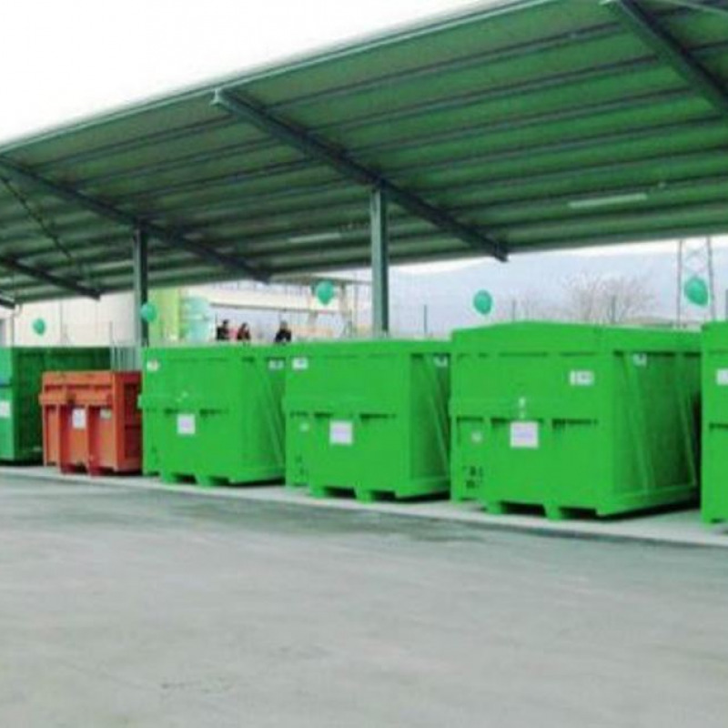 Un centro raccolta rifiuti