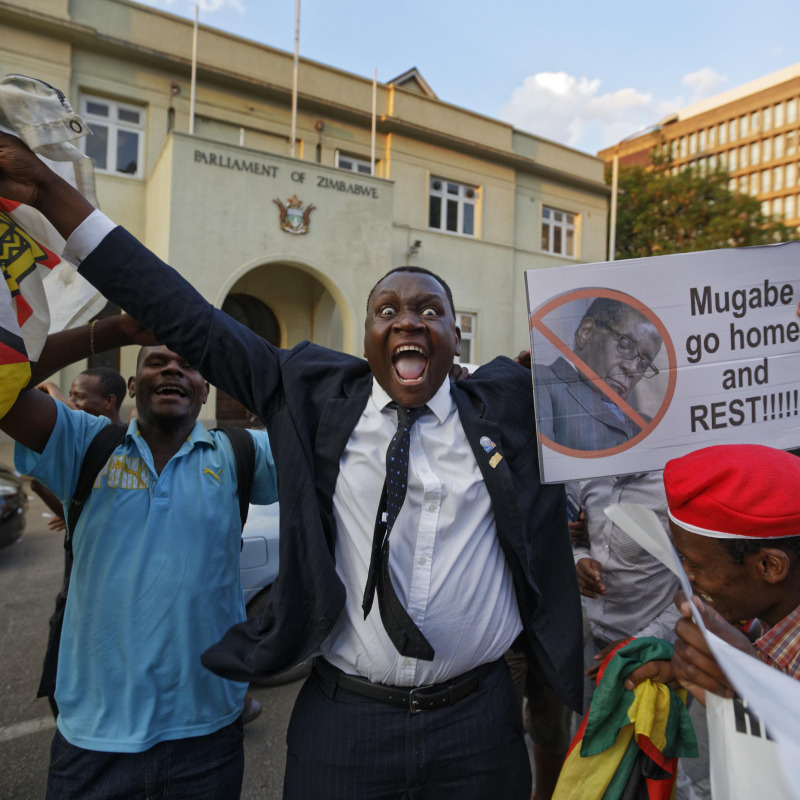 In Zimbabwe la folla festeggia le dimissioni di Mugabe - Ansa