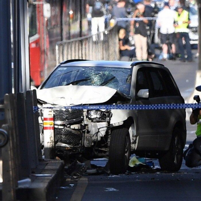 Suv sui passanti a Melbourne: 19 feriti, alcuni molto gravi