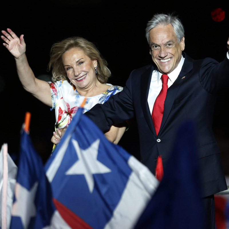 Il presidente del Cile, Sebastian Pinera, con la moglie Cecilia Morel