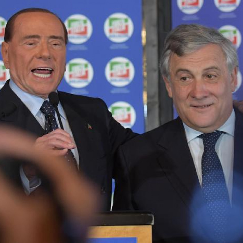 Silvio Berlusconi con Antonio Tajani, presidente del Parlamento europeo
