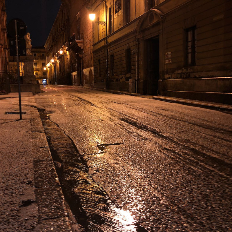 Le strade del centro di Palermo dopo la grandinata di oggi