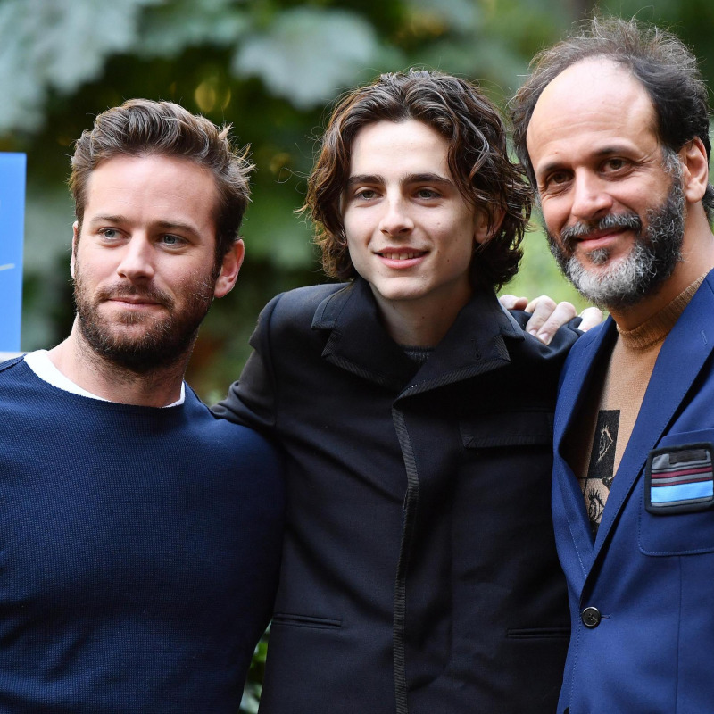 Luca Guadagnino (a destra) e i due attori protagonisti Timothee Chalamet (al centro) e and Armie Hammer (a sinistra)