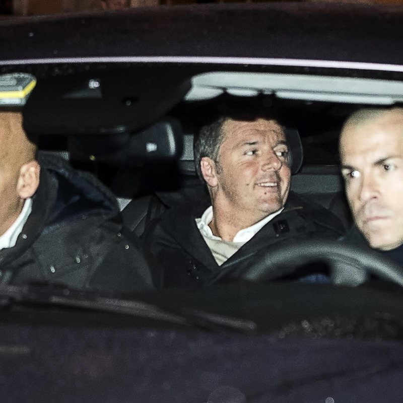 Matteo Renzi arriva nella sede del Partito democratico al Nazareno