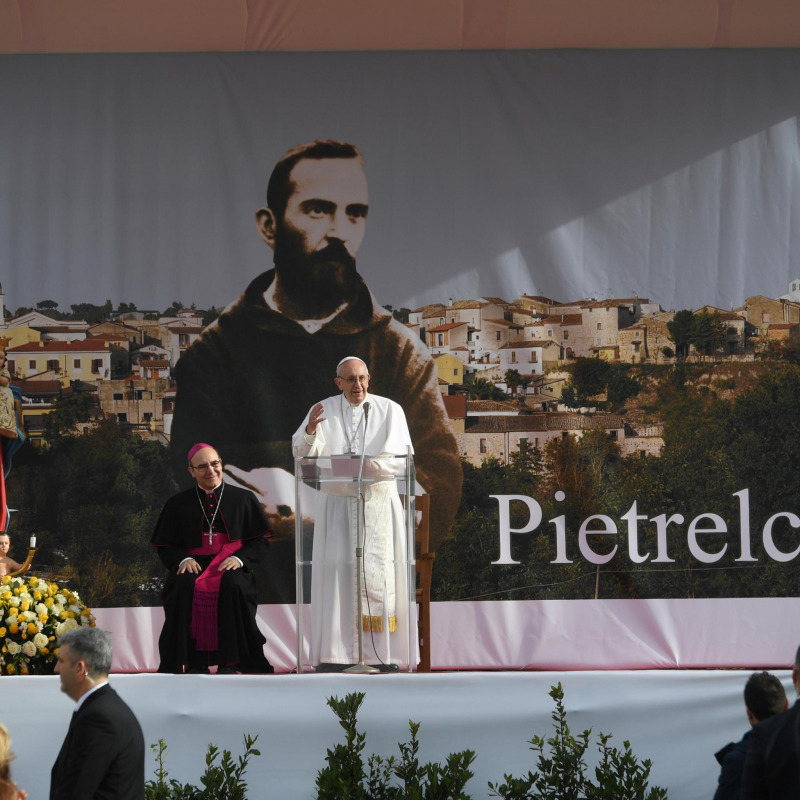 Papa Francesco a Pietrelcina, per la visita pastorale nei luoghi di Padre Pio