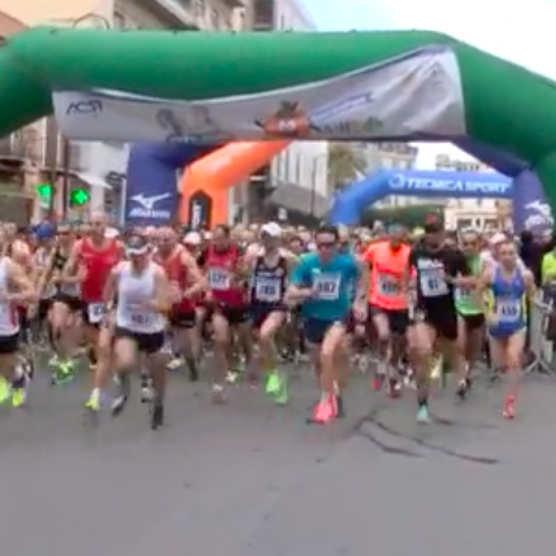 Quindicimila persone in strada per la StraPalermo e per la Strapapà
