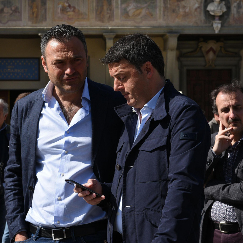 Matteo Renzi con il segretario del Pd di Firenze Massimiliano Piccioli (S)