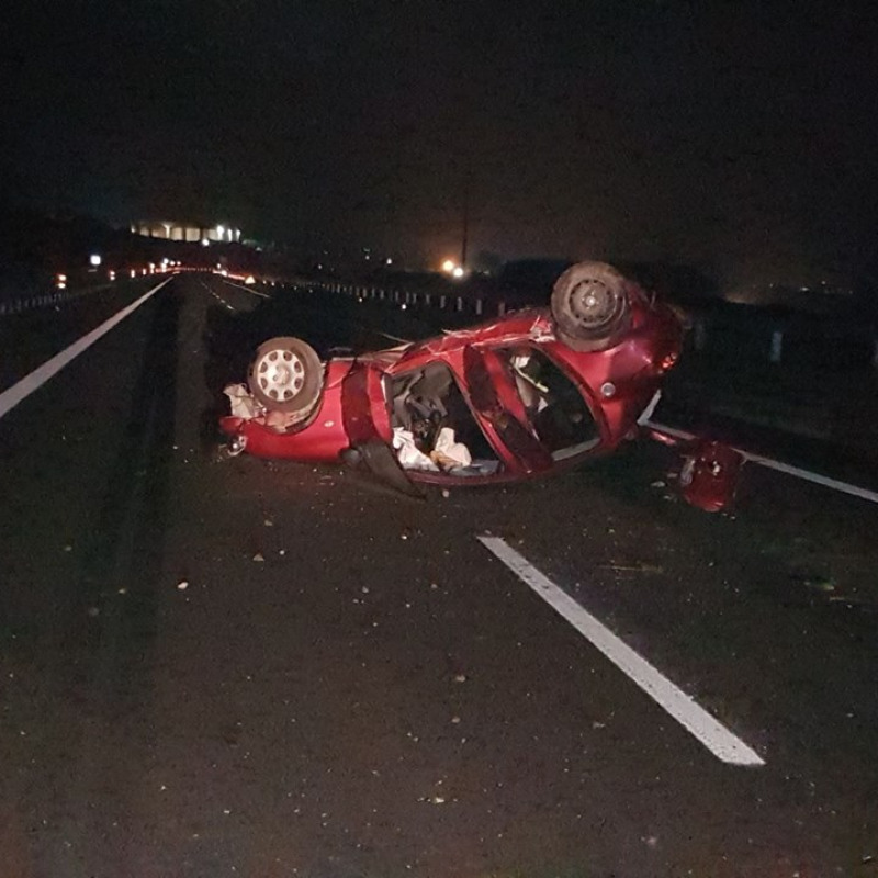 Nella foto di Seguonews l'auto distrutta a seguito dell'incidente