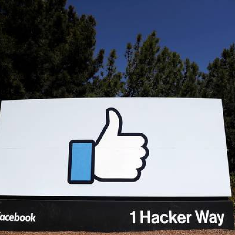 Facebook: Ue, possibile altre app abbiano raccolto dati