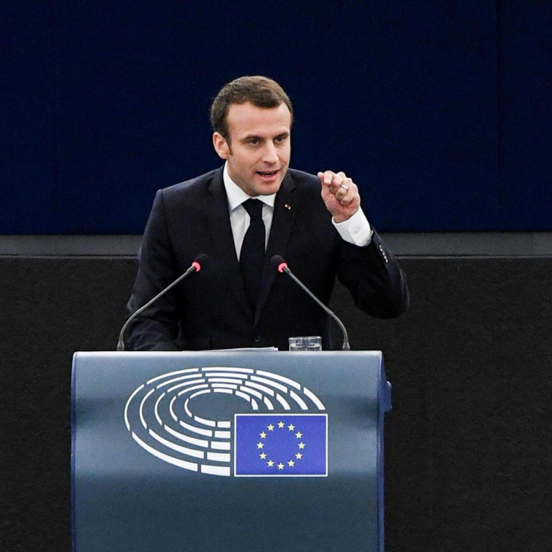Emmanuel Macron nel suo intervento alla Plenaria di Strasburgo
